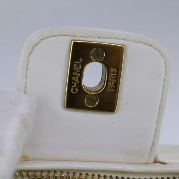 CHANEL Matelasse Vanity Cosmetic Pouch Patent leather White Gold CC Auth PP147 - Picture 9 of 16
